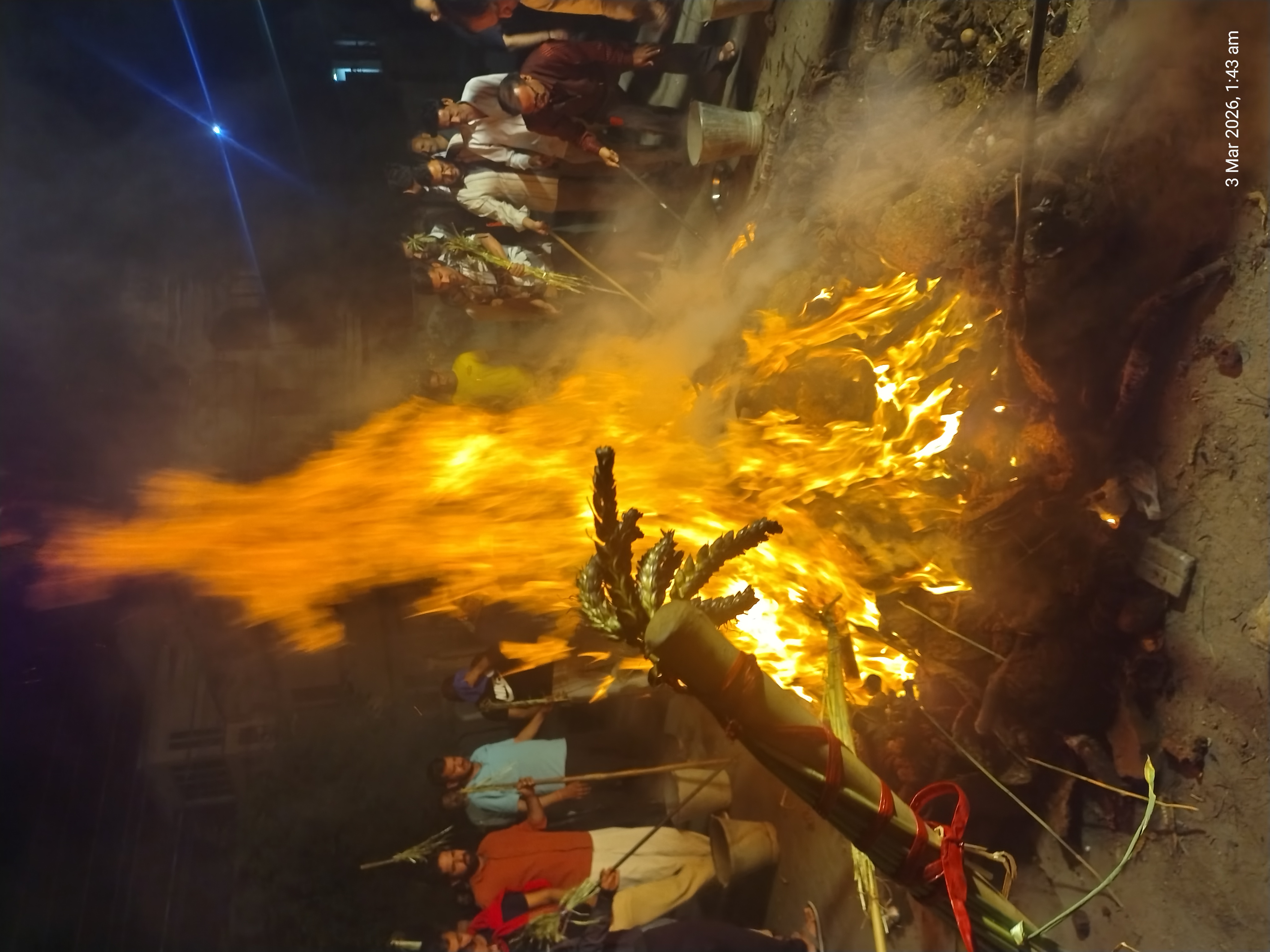 अलवर राजस्थान 
फाल्गुन पूर्णिमा के अवसर पर  इस वर्ष भी पूर्णिमा और भद्रा का संयोग बनने से
अलवर में सुबह 1 बजकर 40 मिनट पर किया गया होलिका दहन