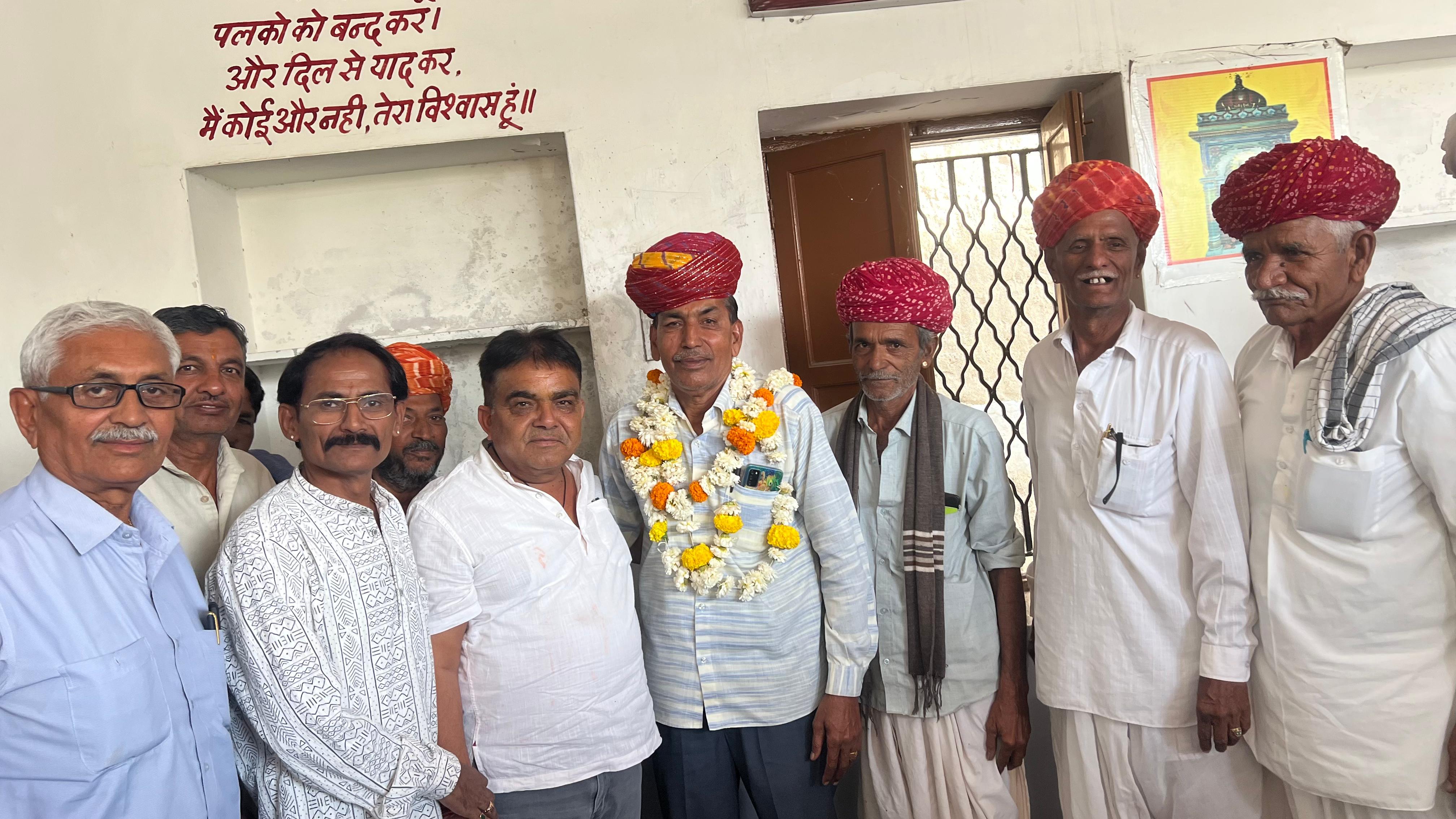 श्री विश्वकर्मा जांगिड़ समाज सेवा समिति पाली के अध्यक्ष मोहनलाल जांगिड़ को सौपा कार्य भार।