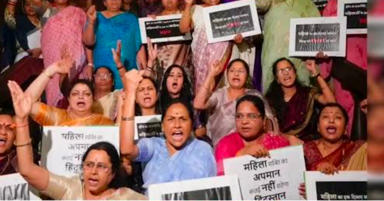 BJP महिला कार्यकर्ताओं का विरोध प्रदर्शन, राहुल गांधी का पुतला दहन
