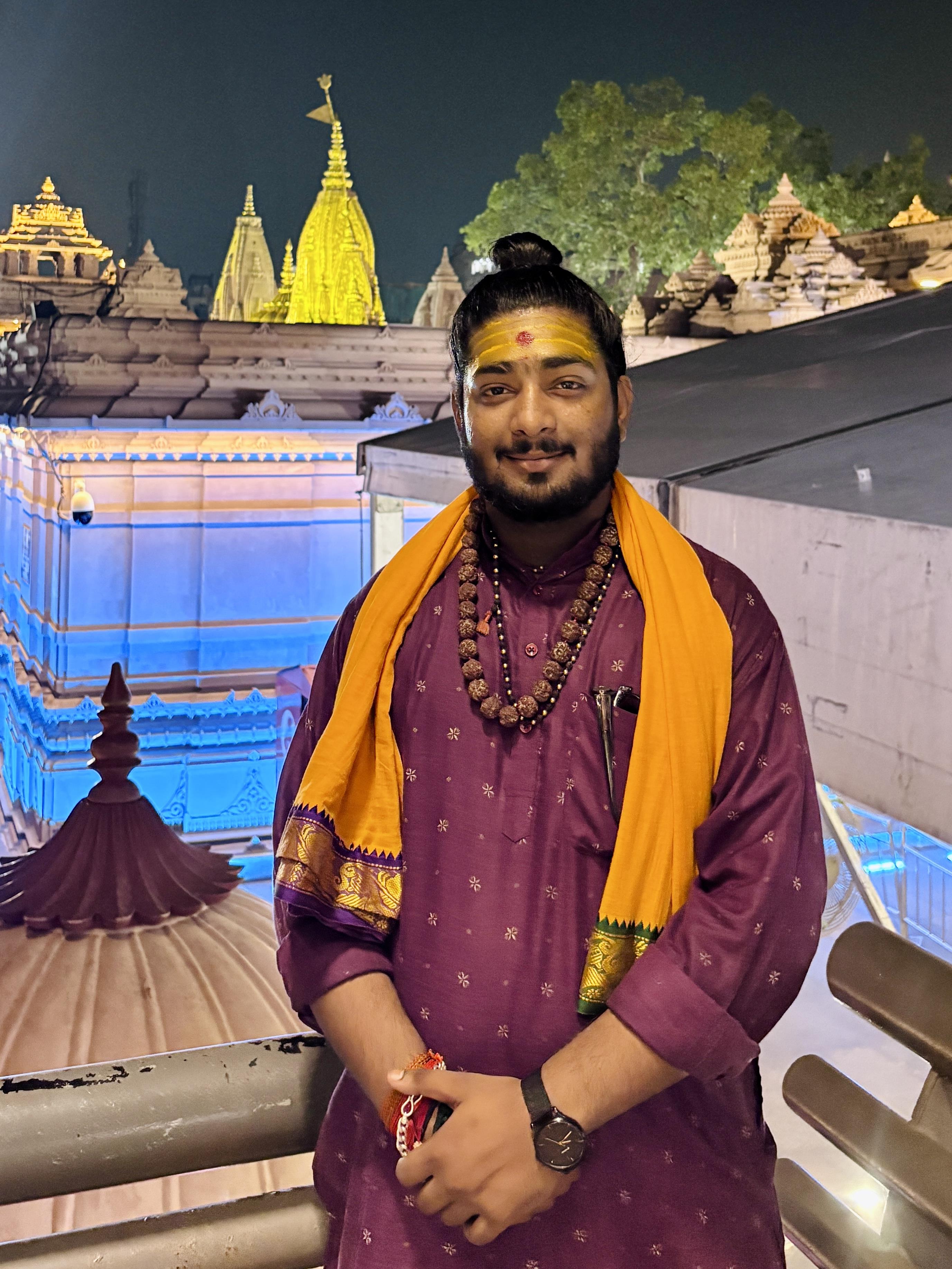 मुंबई सें पधारें पंडित हरिओम तिवारी जी 
काशी वाशी उनकों चाहने वाले ब्रह्मण लोगों नें किया भव्य स्वागत 😇🕉️🙏🔱💖