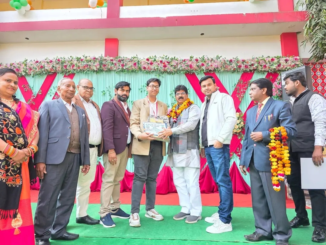 MLA द्वारा छात्र व छात्राओं का कराया सम्मान गणतंत्र की दी शुभकामनाएं 