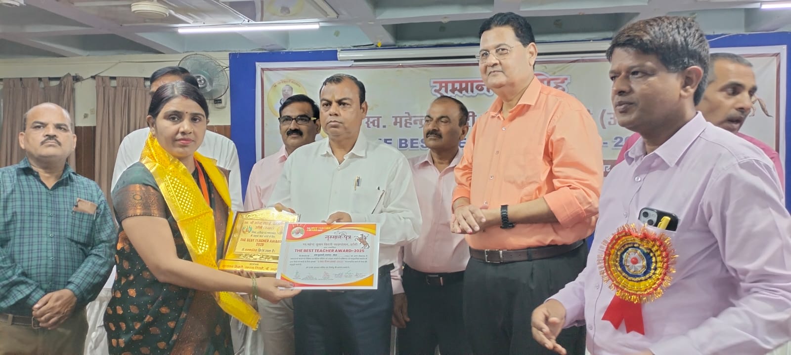 मेरठ की शिक्षिका व कवयित्री रामकुमारी को झांसी में मिला द बेस्ट शिक्षक सम्मान 