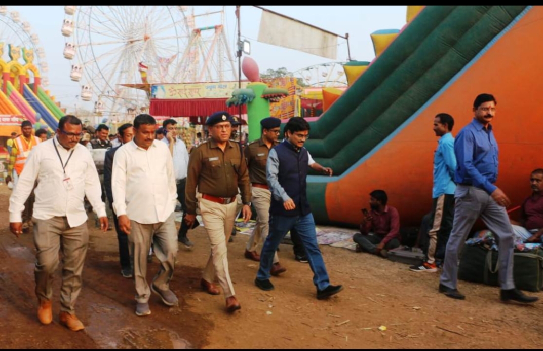 कलेक्टर श्री सिंह एवं एस पी श्री पाटीदार ने मोती माता मेला में सुरक्षा व्यवस्थाओ का जायजा लिया।