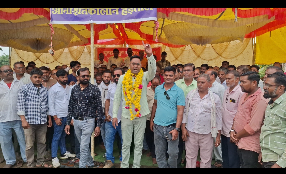 पांच दिवस से हड़ताल पर बैठे मजदूरों को सशक्त पत्रकार समिति ने समर्थन दिया।