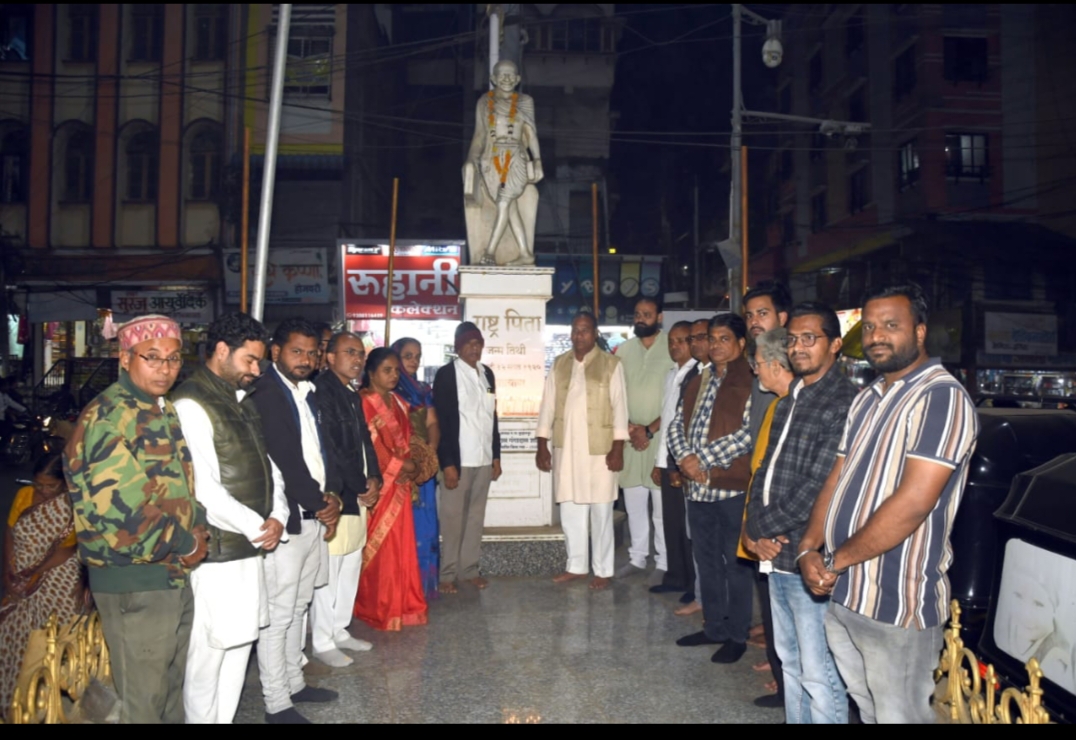      इंदौर जल त्रासदी ,
बुरहानपुर में कांग्रेस ने दी श्रद्धांजलि 