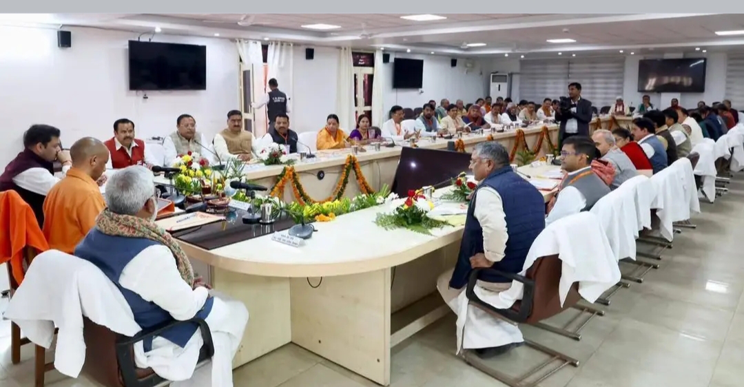 मा• मुख्यमंत्री श्री MYogiAdityanath जी के साथ जनपद अलीगढ़ स्थित कलेक्ट्रेट सभागार में आयोजित बैठक में सहभागिता की, जिसमें SIR.