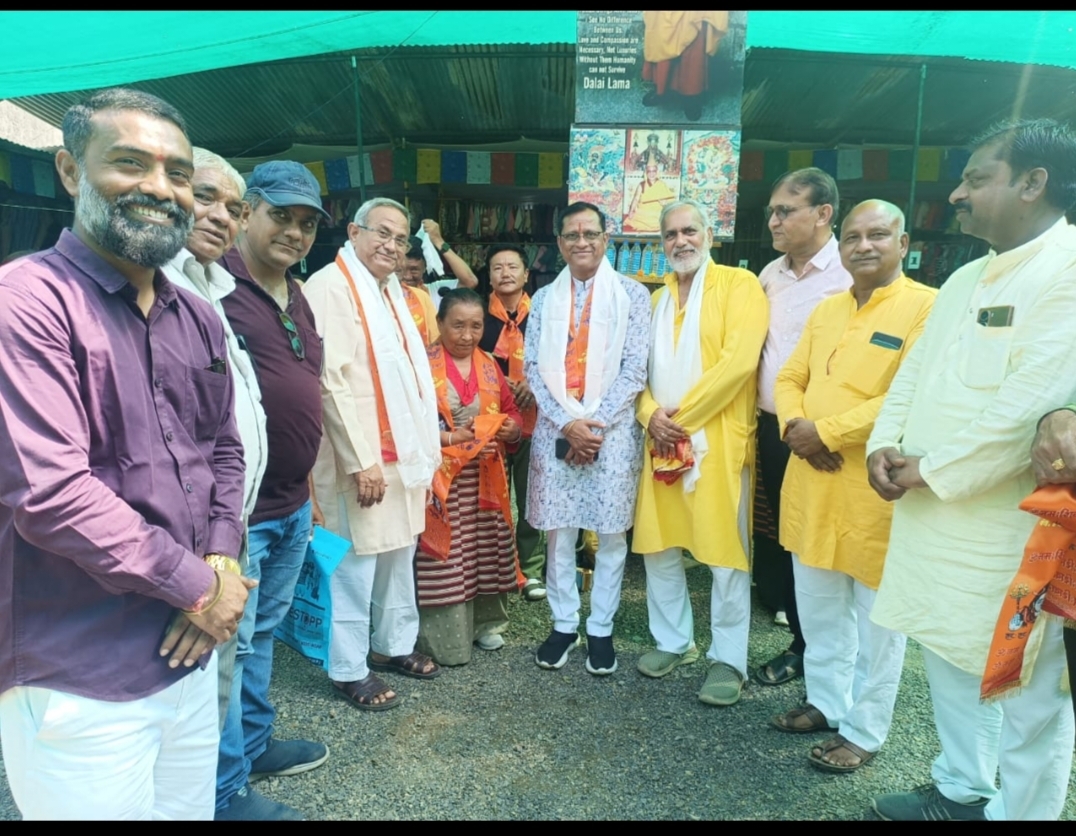 तिब्बती स्वेटर मार्केट का शुभारंभ हुआ।