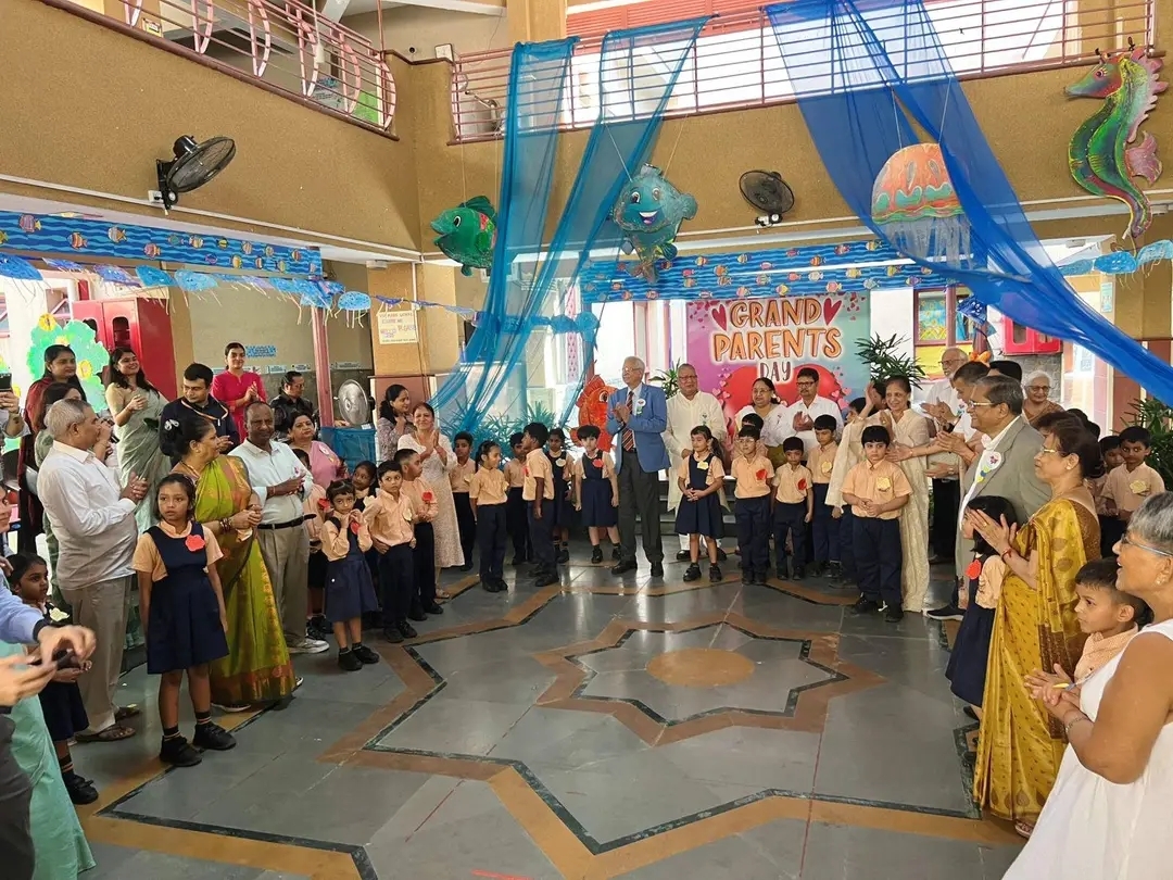 पूर्व सांसद राजेंद्र अग्रवाल अपने पौत्र की ग्रैंडपेरेंट्स मीटिंग में हुए शामिल, नन्हीं उपलब्धियों पर जताया गर्व