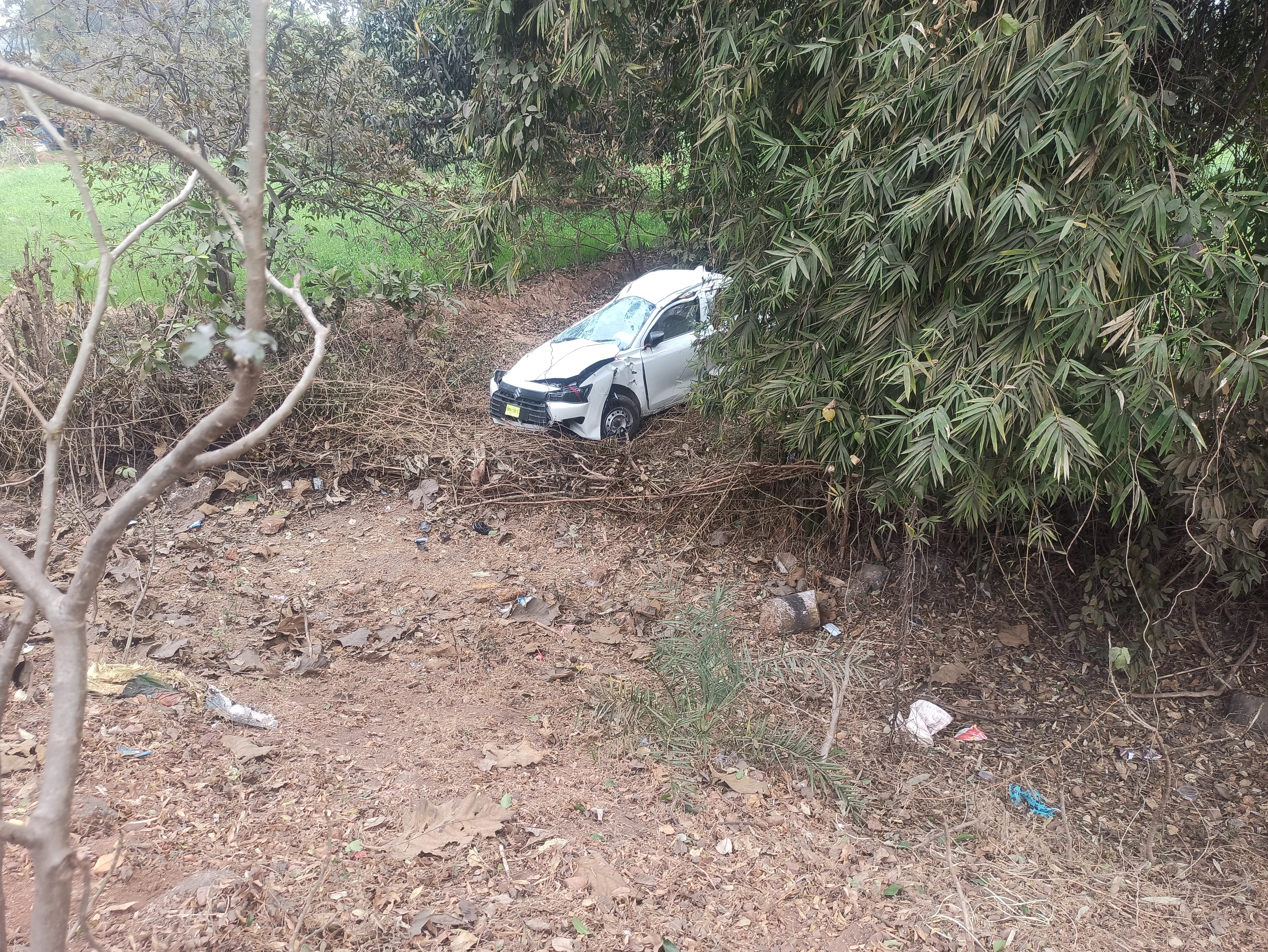 सोहागपुर  लांघ मोड़ पर हुआ हादसा अनियंत्रित होकर गिरी कार