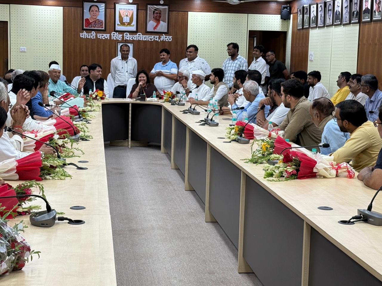 ऐतिहासिक प्रस्ताव पर खुशी की लहर, चिन्मय भारद्वाज के नेतृत्व में सीसीएसयू कुलपति का शानदार अभिनंदन
