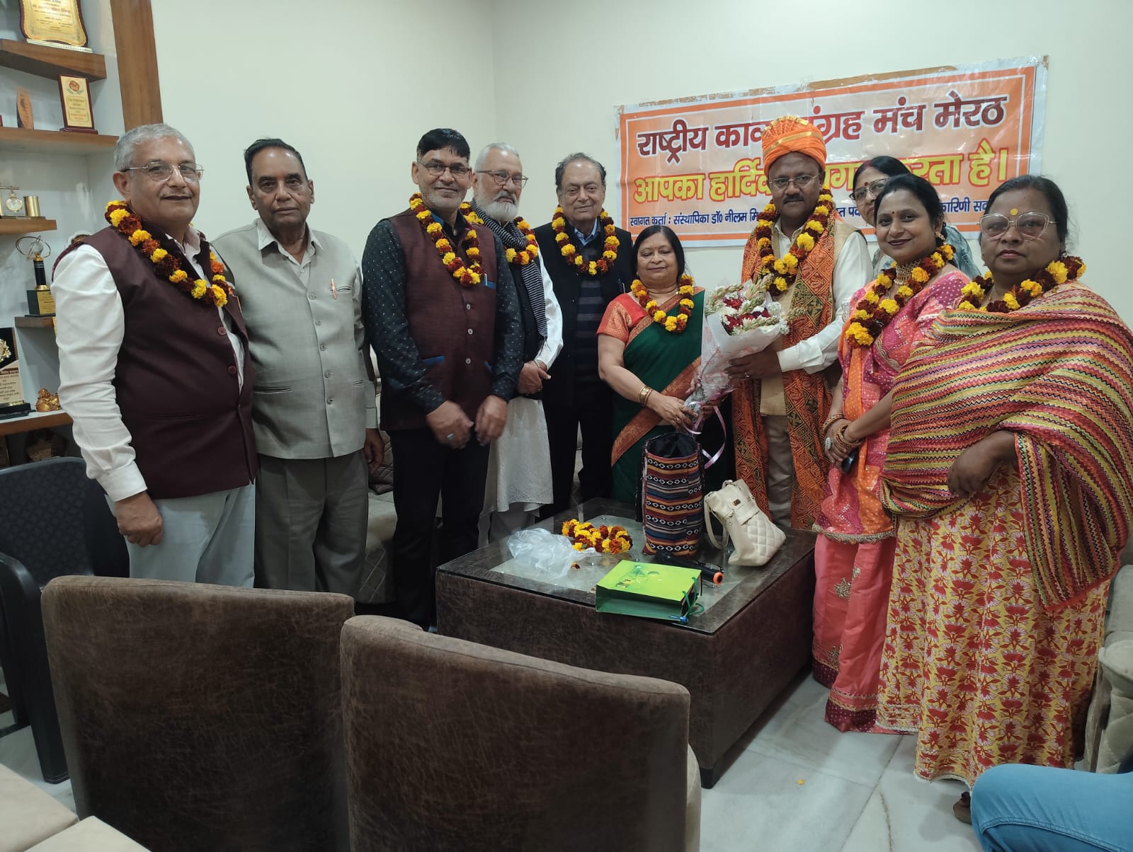 राष्ट्रीय काव्य संग्रह मंच की होली काव्य संगोष्ठी में मचा धमाल 