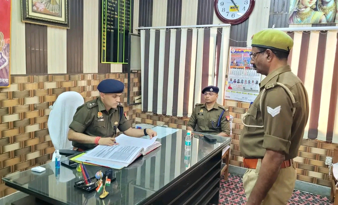वरिष्ठ पुलिस अधीक्षक द्वारा थाना इगलास का किया गया वार्षिक निरीक्षण ।